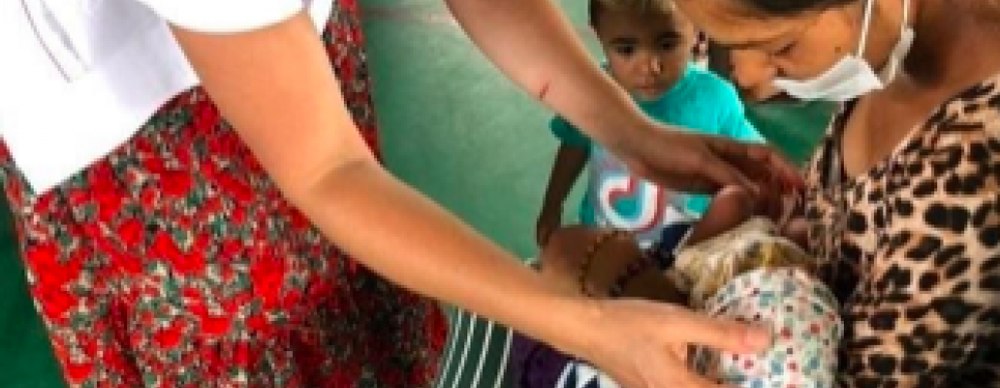 Bistriţa-Năsăud: Un bebeluş şi o minoră de 14 ani, însărcinată, au ajuns în grija statului