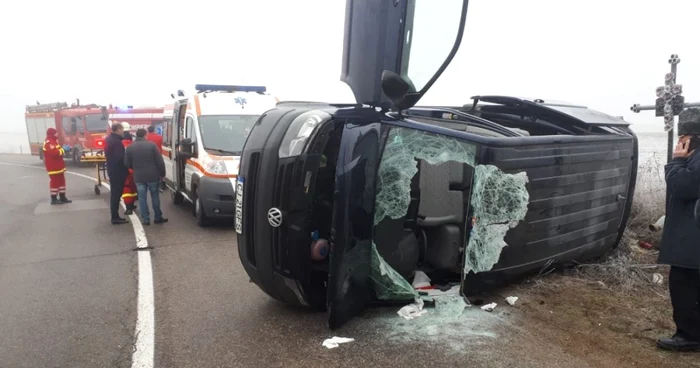 În autovehicul se aflau 8 persoane. Sursa foto: ISU Alba