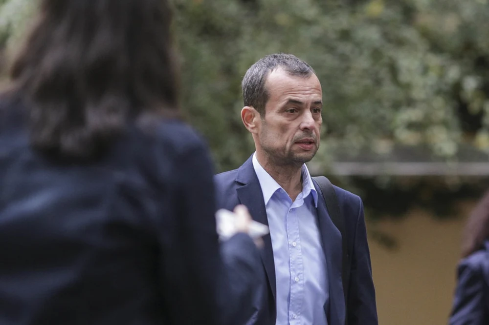 Procurorul Mircea Negulescu, exclus din magistratură după ce a divulgat detalii dintr-un dosar penal. Alfred Savu, sancționat cu reducerea salariului