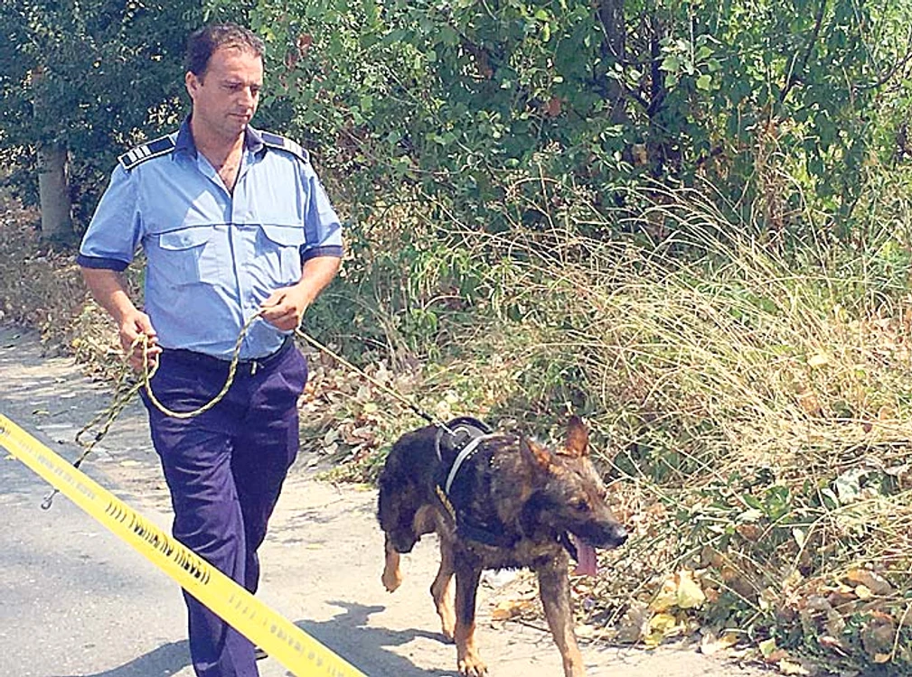 Poliţiştii au verificat  cu atenţie zona în care  a fost găsită victima