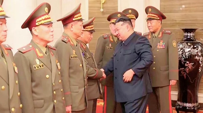 Kim Jung Un și ofițerii nord coreeni implicați în războiul din Ucraina FOTO: X