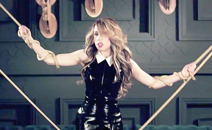 Irina a filmat în ipostaze sexy