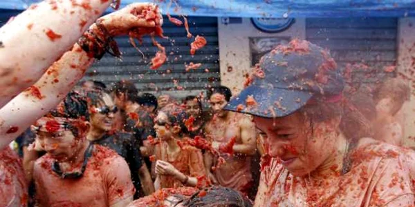 festival la tomatina spania foto facebook la tomatina