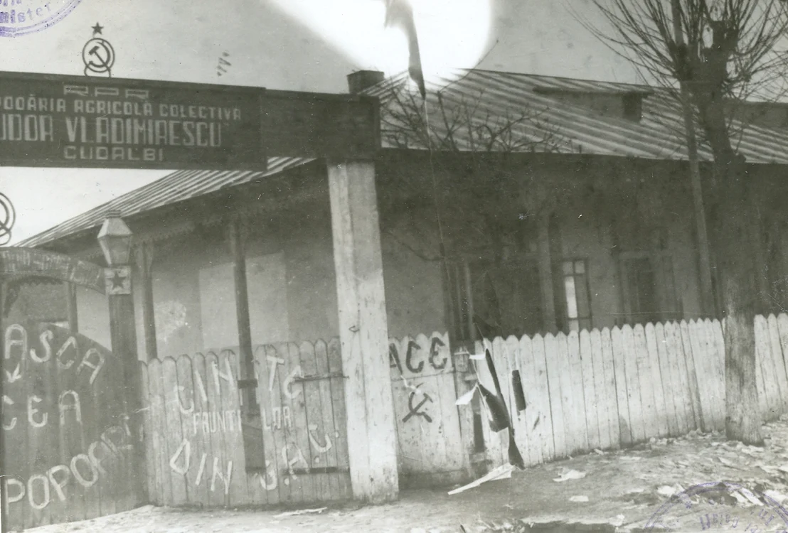 Sediul GAC „Tudor Vladimirescu” din Cudalbi, după revolta din 11 ianuarie 1958 Sursa foto: ACNSAS„