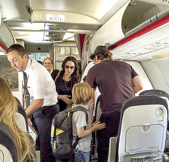 Angelina şi Brad au călătorit din SUA în Franţa la Clasa Economic