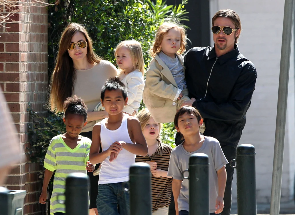 Brad Pitt ar încerca să păstreze legătura cu copii săi/sursă foto: arhivă