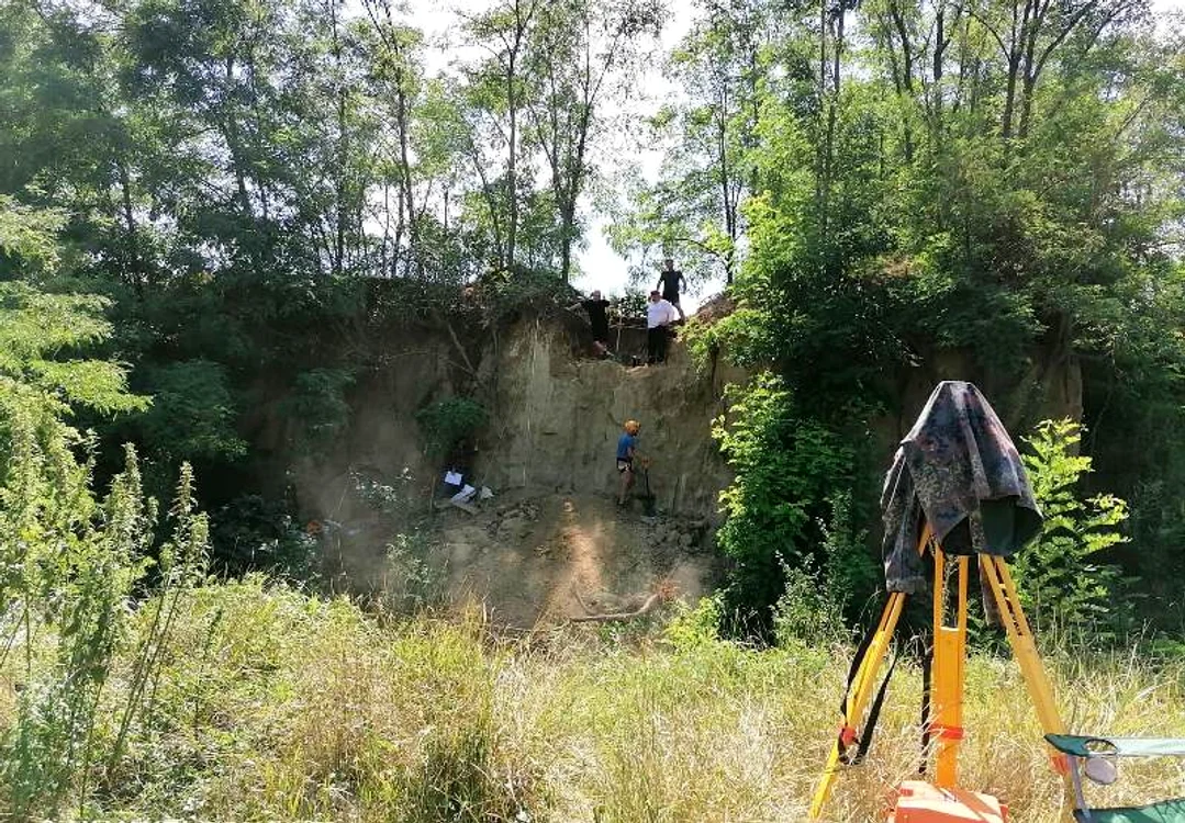 arheologii au sapat mai multe zile la vitanestii de sub magura