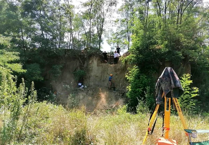 arheologii au sapat mai multe zile la vitanestii de sub magura