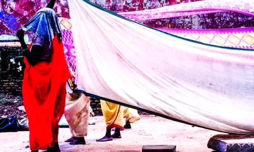 Sari: eleganţă, tradiţie şi culoare în nouă metri de ţesătură jpeg