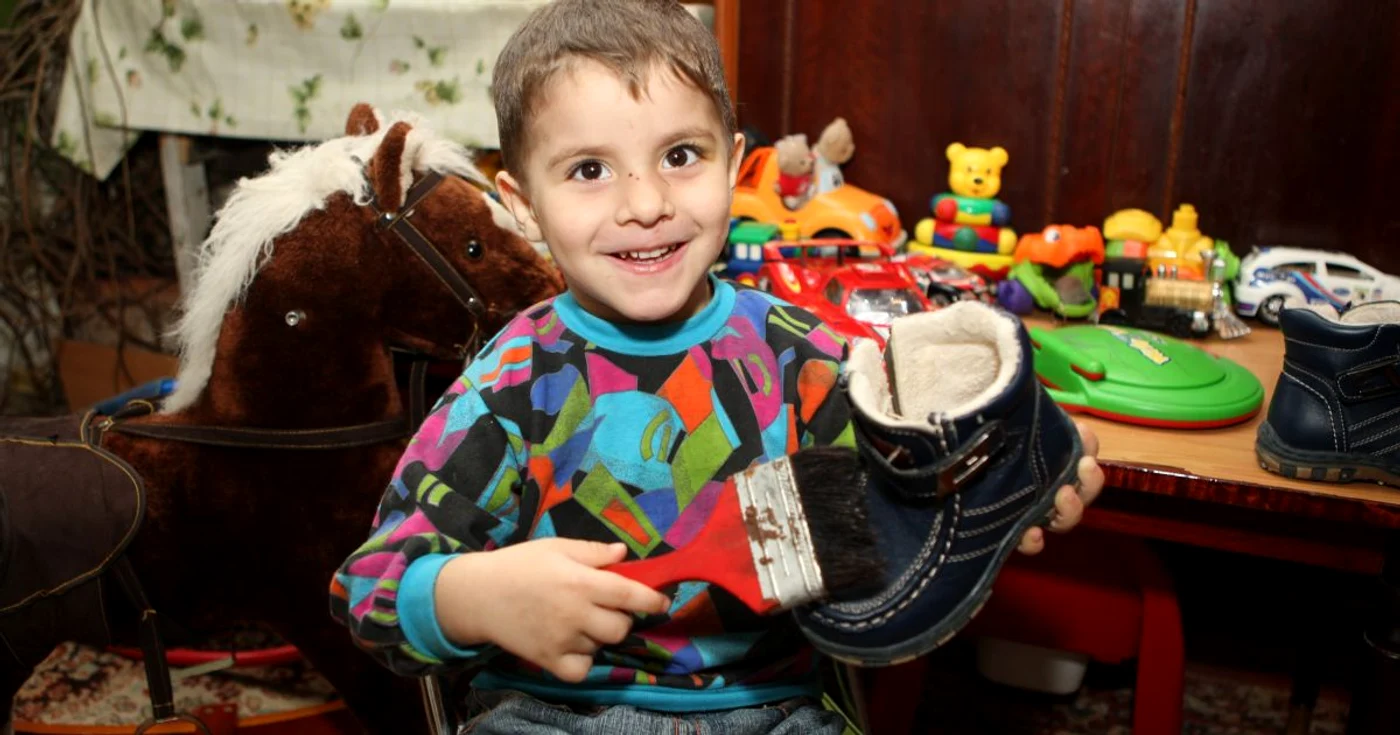Tudor (3 ani) şi-a pregătit de astăzi ghetuţele