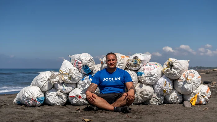Chris Desai vrea să curețe oceanele de mii de tone de plastic. FOTO: The Vayyu Foundation
