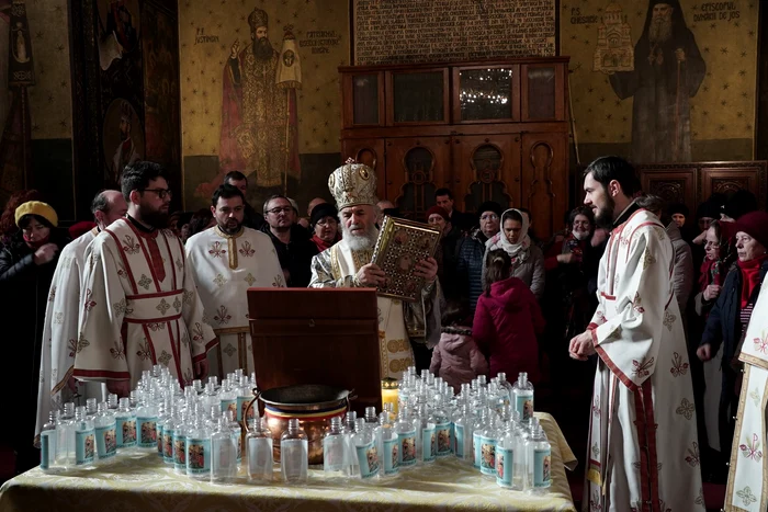 Slujba de sfințire a apei FOTO: Arhiepiscopia Dunării de Jos