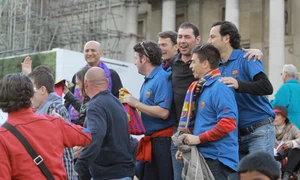 LIGA CAMPIONILOR LA FOTBAL   Suporterii Barcelonei, în Trafalgare Square * Foto: Marian Burlacu jpeg