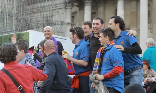 LIGA CAMPIONILOR LA FOTBAL   Suporterii Barcelonei, în Trafalgare Square * Foto: Marian Burlacu jpeg