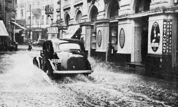 Inundațiile din Bucureștiul interbelic: „Trecători murdari până la ceafă de noroi, stropiți de automobile” jpeg
