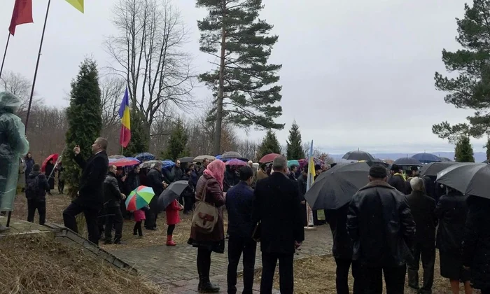Victimele Masacrului de la Fântâna Albă, comemorate în pădurea Varnița din regiunea Cernăuți / VIDEO jpeg