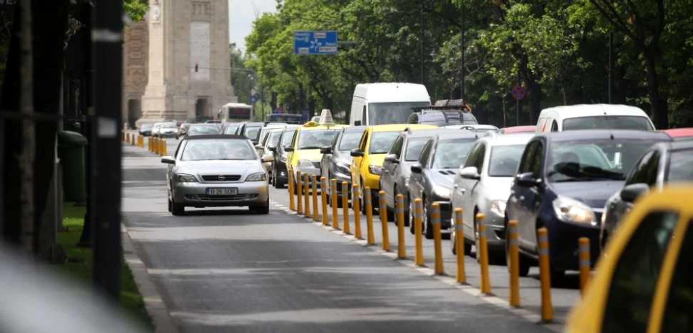 Traficul din Capitală a fost dat peste cap din cauza benzii unice de autobuze de pe Şoseaua Bucureşti-Ploieşti FOTO Dorin Constanda