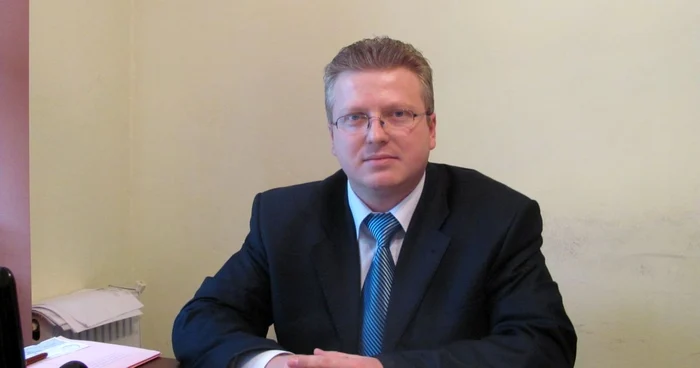 Avocatul Ciprian Chende îi sfătuieşte pe oameni să se adreseze în scris primăriei referitor la taxele şi impozitele locale pe care le au