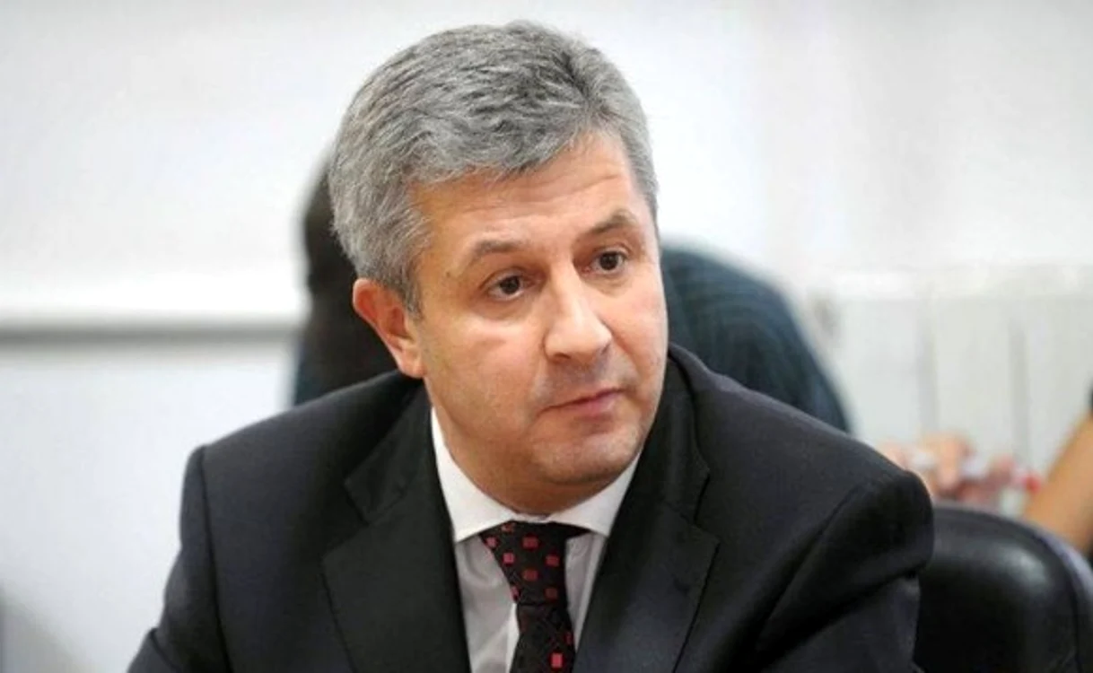 
    Camera Deputaţilor şi Senatul au votat în plenul reunit ca Florin Iordache să fie preşedinte al Consiliului Legislativ  