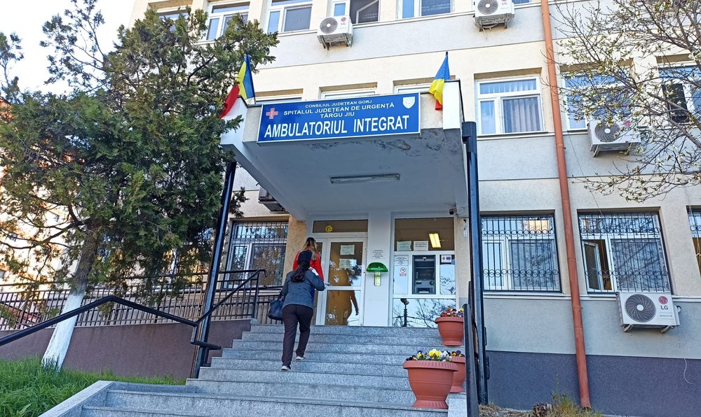 Bolnišnica v Târgu Jiu kaznovana z globo zaradi smrti pacienta v reševalnem vozilu