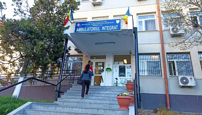 Un pacient a murit în timpul transferului între secțiile Spitalului din Târgu-Jiu FOTO: Facebook