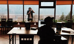 Băieţii au amenajat un studio, cu o vedere superbă la Transfăgărşan jpeg