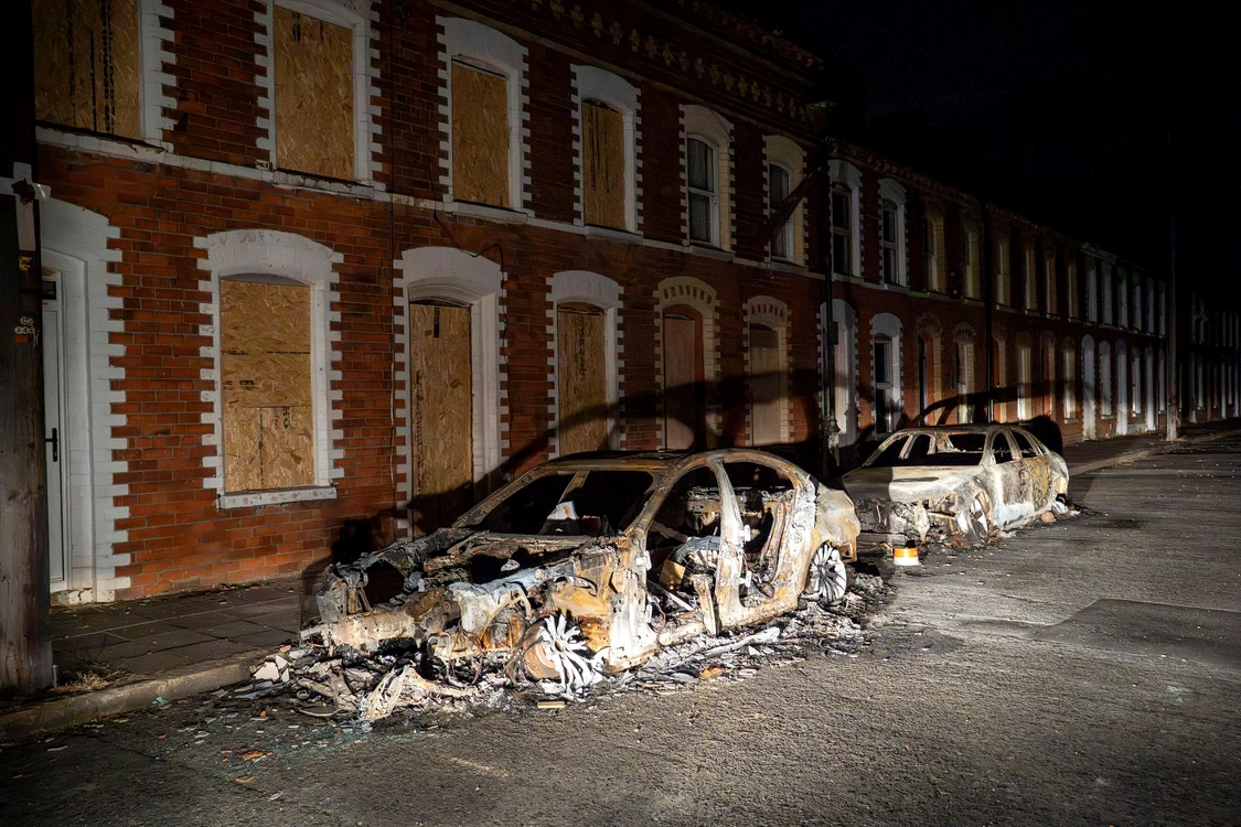 Mașini incendiate în Belfast FOTO Profimedia 