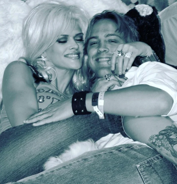 Larry Birkhead şi regretata Anna Nicole Smith. Foto: Instagram