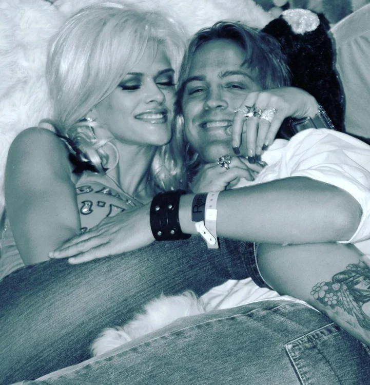 Larry Birkhead şi regretata Anna Nicole Smith. Foto: Instagram