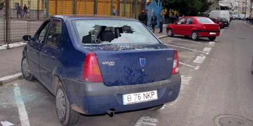În urmă cu o săptămână, Virgil Munteanu a distrus maşina tatăului elevului