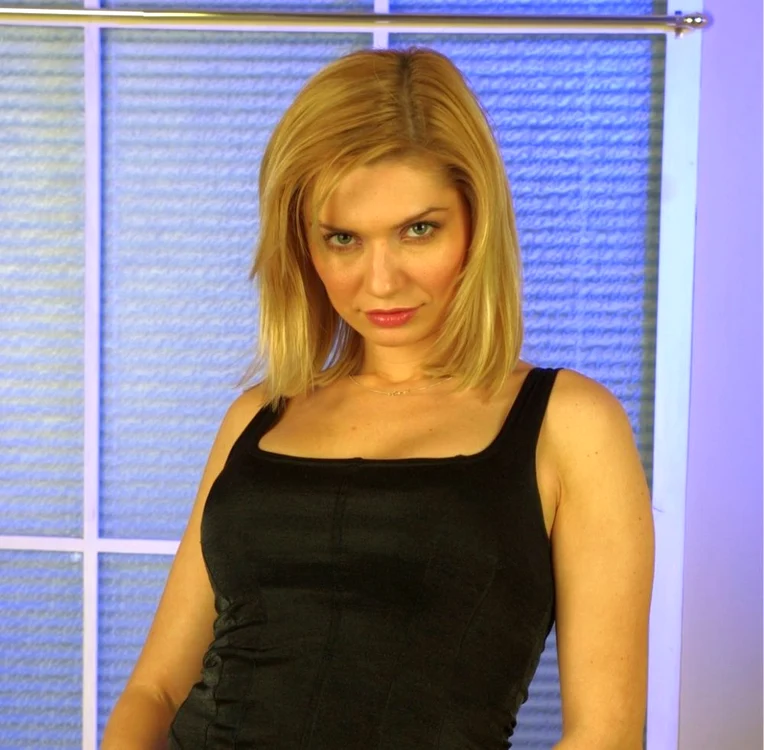 
    Cristina Cioran a trecut la cratiţă şi se pricepe de minuneArhiva Click!  