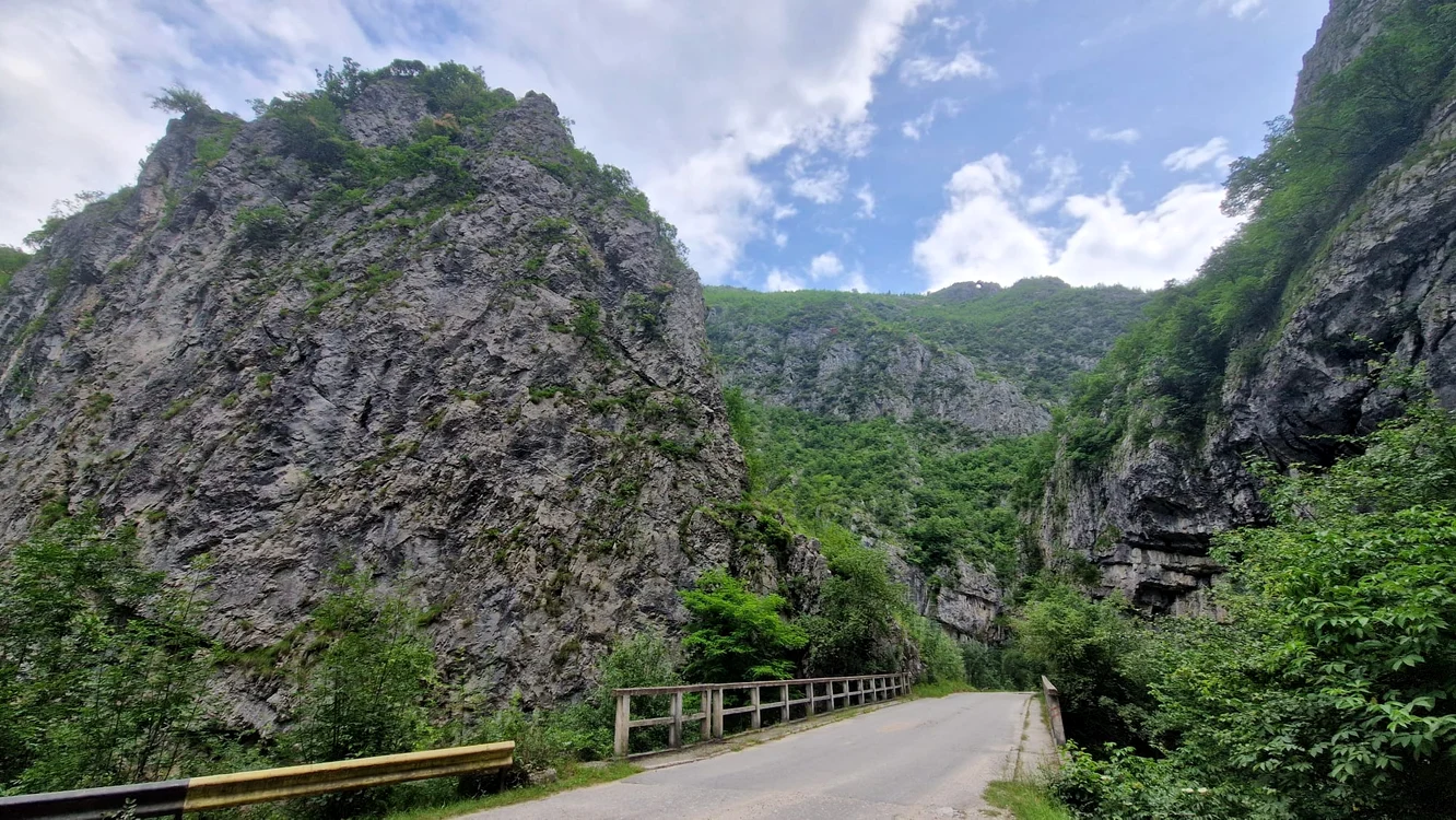 Drumul din Munții Vâlcan poate să devină o nouă atracție turistică Foto: Alin Ion