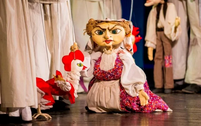 Scenă din spectacolul ”Punguţa cu doi bani” Foto: Teatrul Gulliver