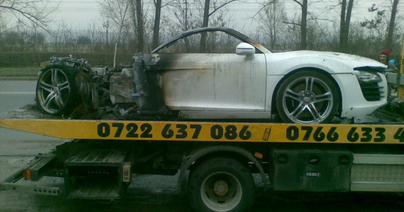 Audi R8 făcut scrum