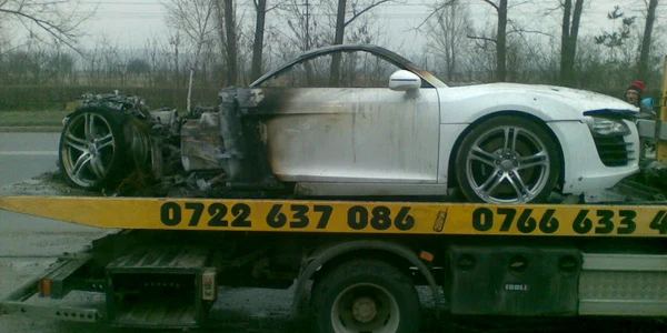 Audi R8 făcut scrum