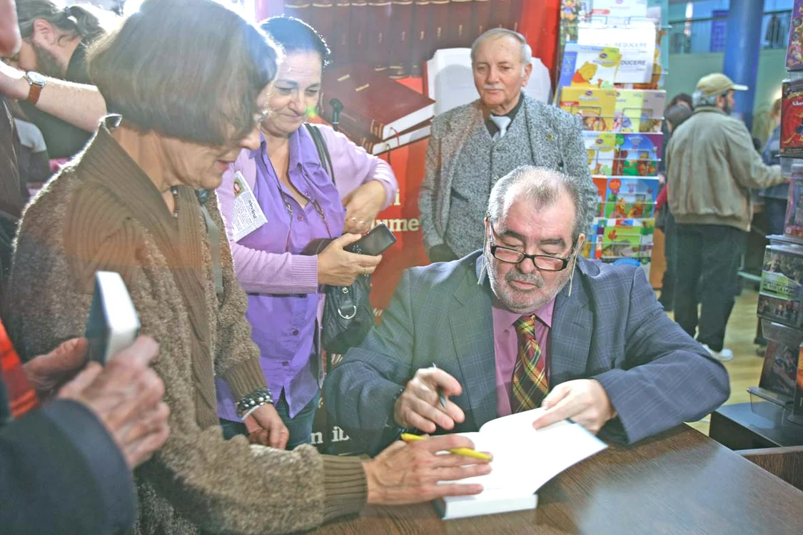 În 2011, George Stanca și-a  lansat cartea “Epistolar”  în care a adunat scrisorile  din ziarul Click!