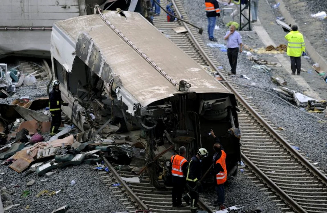 Trenul a deraiat în apropierea oraşului Santiago de Compostela (Foto: Reuters)