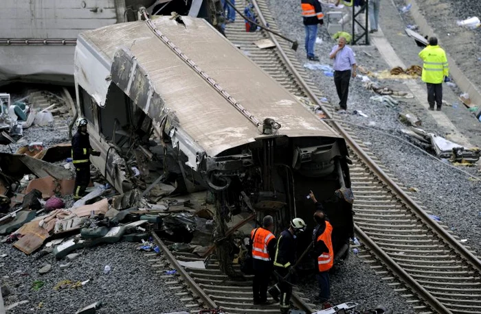 Trenul a deraiat în apropierea oraşului Santiago de Compostela (Foto: Reuters)