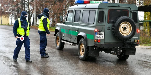 Poliția poloneză patrulează în satul Przewodow FOTO Profimedia jpg