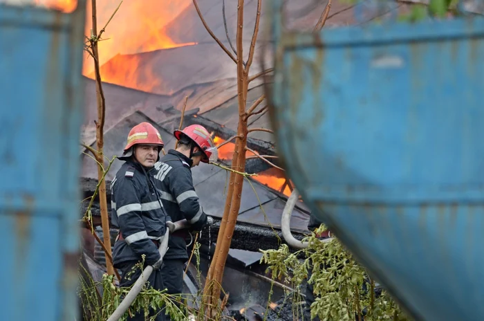 Incendiu în zona Gării Obor. FOTO: Cristian Delcea/Adevărul