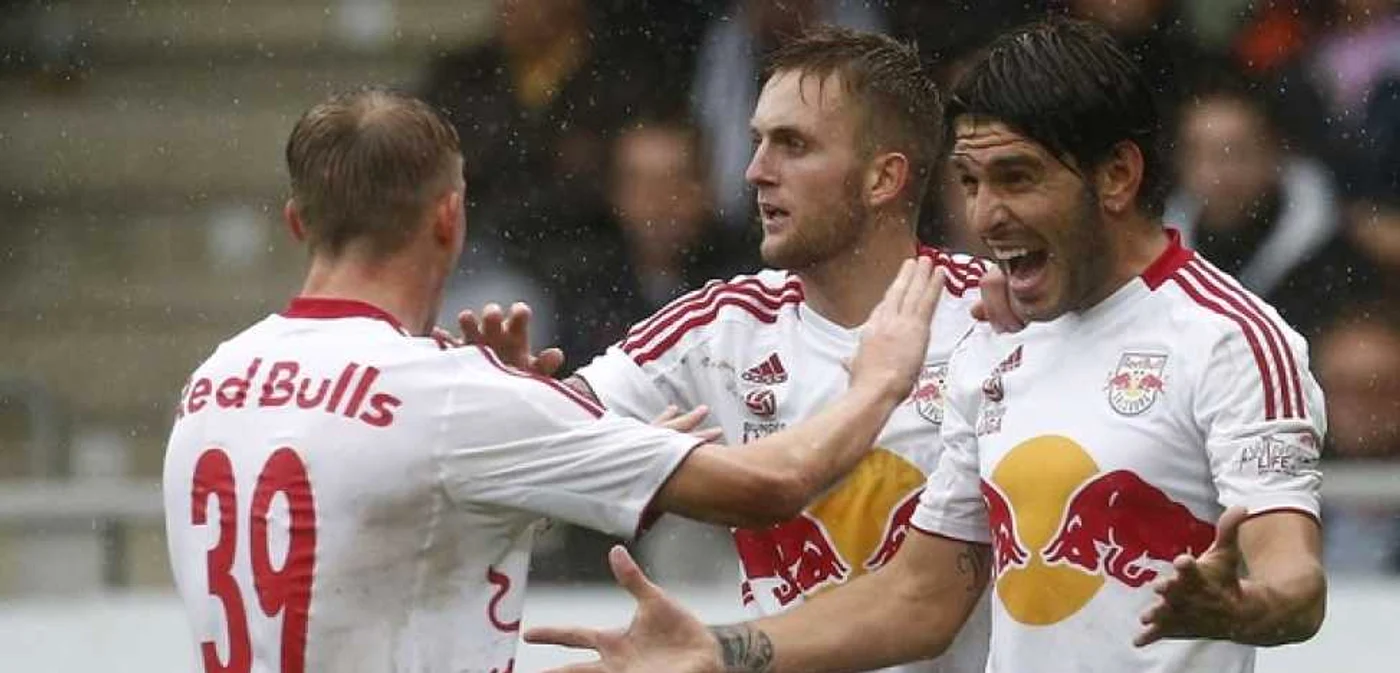 Soriano (dreapta) a făcut spectacol cu Ajax