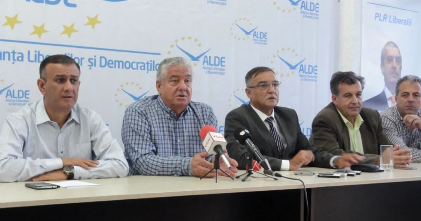De la stg. la dr.: Cristi Bircea, Mihai Niţă, Ioan Ciugulea, Radu Ioniţă şi Dan Stoichicescu  (FOTO: M.M.)