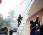 Scene violente între protestatari si poliţişti dupa ce a fost atacat sediul unui partid din Albania. FOTO EPA-EFE