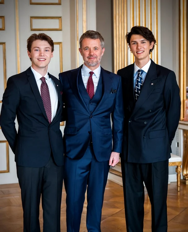 Regele Frederik alături de nepoții săi, contele Nikolai și contele Felix, Instagram (2) jpg