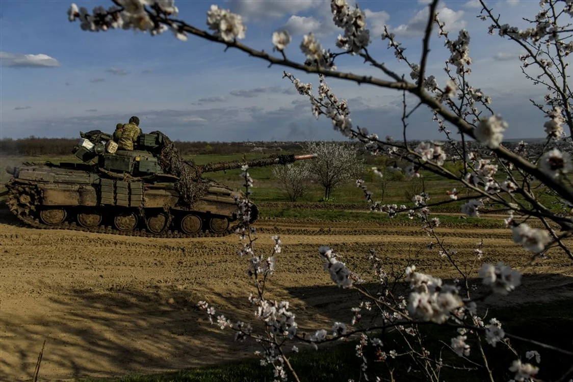 Tanc ucrainean lângă Bahmut FOTO Arhiva Adevărul