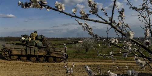 Tanc ucrainean în apropiere de Bahmut în regiunea Donețk 10 aprilie 2023 FOTO EPA-EFE