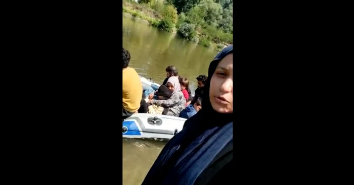 migranti blocati pe o insula / Foto captura video / Twitter