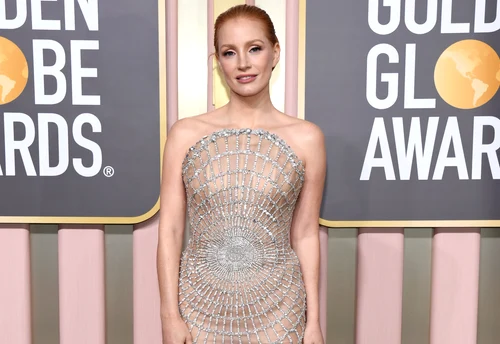 Jessica Chastain a optat pentru o rochie cu aplicații argintii (Foto: Getty Images)