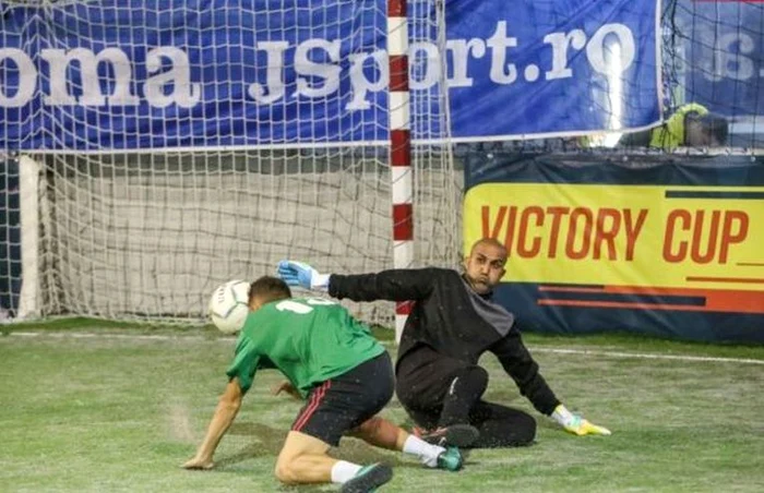 Petre Marin a intrat și în poartă pentru a-și ajuta echipa la minifotbal