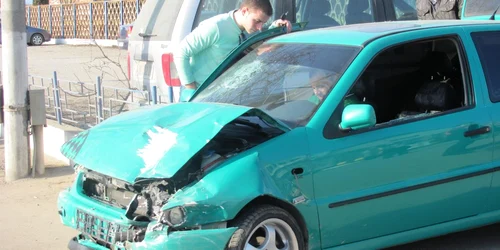Accidentul s-a petrecut din cauza neacordării priorităţii (foto arhivă)